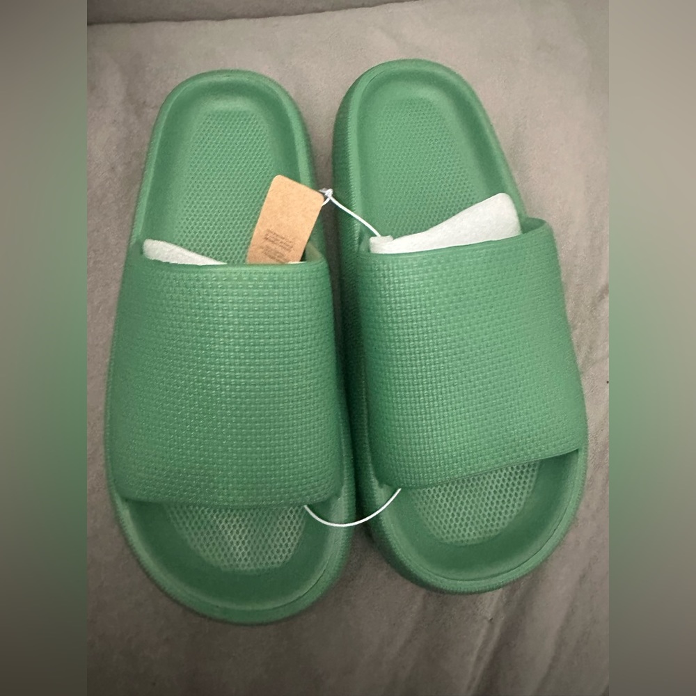 VS Pink Pillow Slides
